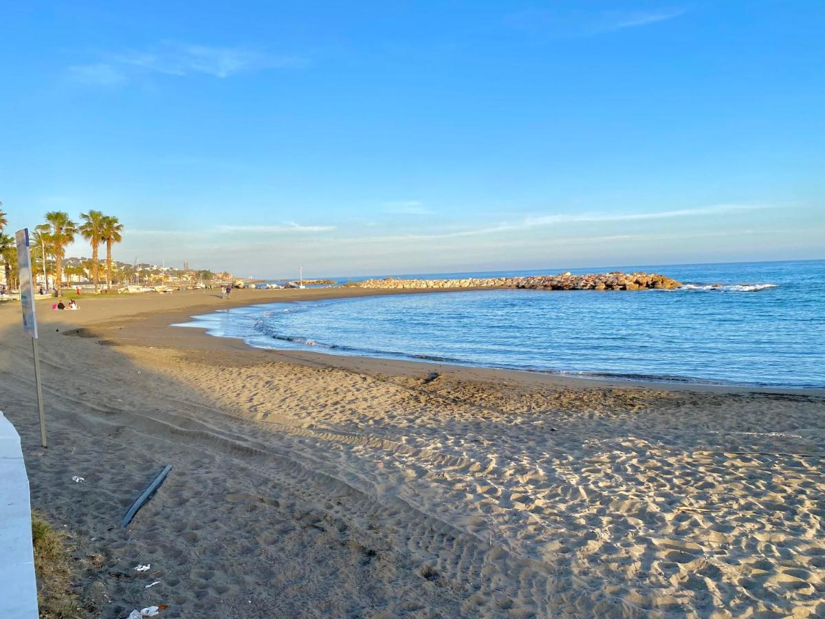 Malaga Beach And Sun Εξωτερικό φωτογραφία